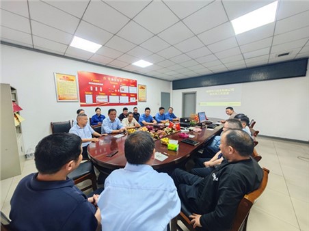 致敬奉獻(xiàn)歲月，溫情送別故人